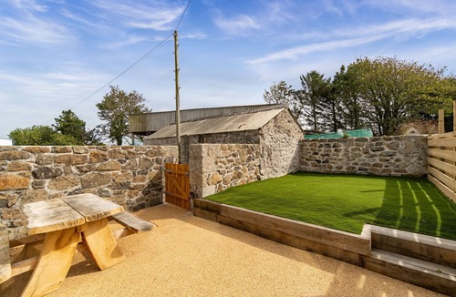 Helston House | Horseshoe Cottage @ Arrowan Common Farm