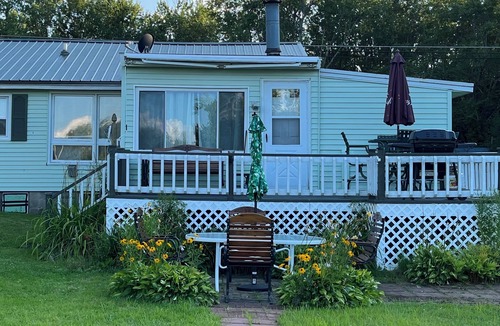 Clay Cottage | Horseshoe Island Cottage