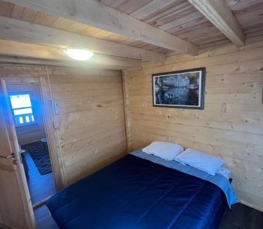 Seguin House | Horseshoe Lake Beachside Cottage
