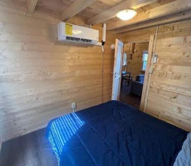 Seguin House | Horseshoe Lake Beachside Cottage