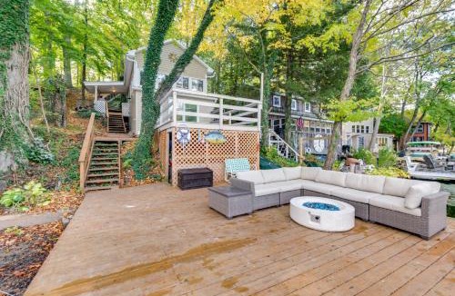 South Byron House | Horseshoe Lake Vacation Rental w/Deck & Kayaks!