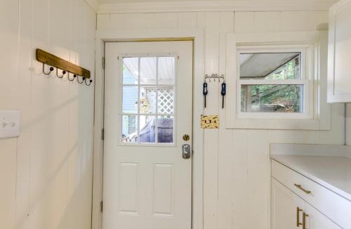 South Byron House | Horseshoe Lake Vacation Rental w/Deck & Kayaks!