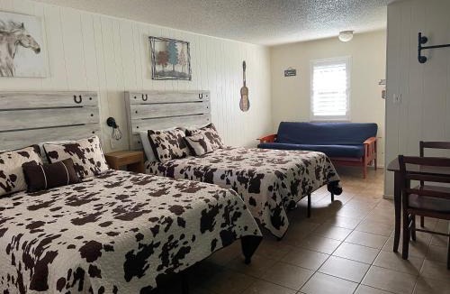 Canyon Lake Hotel | Horseshoe Riverside Lodge