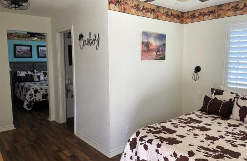 Canyon Lake Hotel | Horseshoe Riverside Lodge