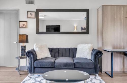 Oro-Medonte House | Horseshoe Valley ski resort Jacuzzi and King Bed