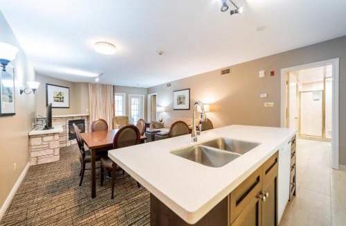 Oro-Medonte Apartment | Horseshoe Valley Suites - The Aurora