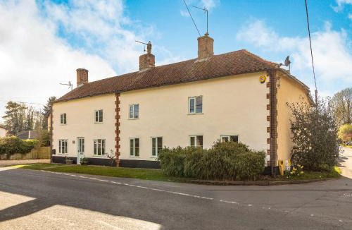 Saham Toney House | Horseshoes House