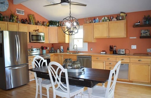 Deep Hole House | Horsin' Around