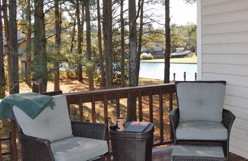 Deep Hole House | Horsin' Around