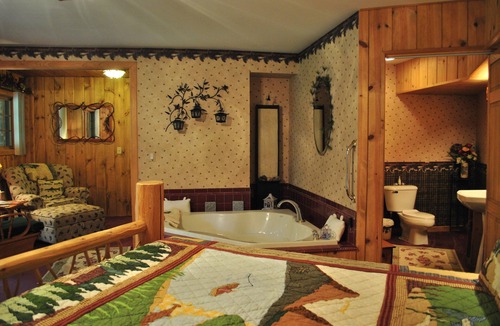 Charlevoix Bed & Breakfast | Horton Creek Inn B&B