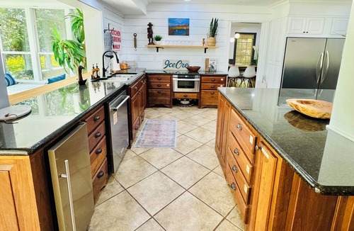 Monroe House | Horton House SLEEPS 15, no pets or unapproved parties