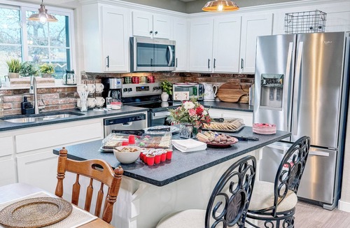 Stigler Cabin | Horton LodgennCharming new 3-bedroom 2 bath lodge with WiFi in serene Stigler