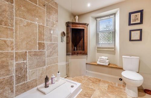 Brixham House | HORTUS HOUSE - Regency style apartment with attached parking