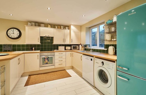 Grassington Condo | Host and Stay | 36 Hardy Meadows