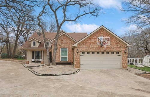 Azle House | ★Host Events! HEATED PrivatePool/Outdoor Dining/GameRoom/Playground★