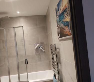 Feltham West Apartment | Host-Free Ensuite Double Bed by Heathrow