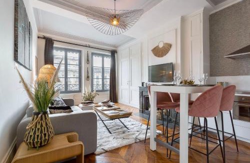 Griffon - Royale Apartment | Host Inn Peachy Sūite