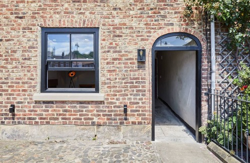 Stokesley House | Host Stay 2 College Square