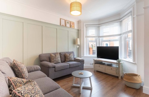 Caversham Apartment | Host Stay Caversham Westfield House