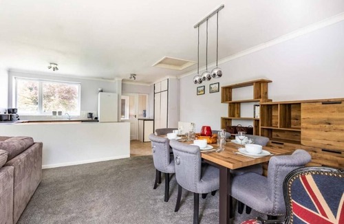 Coltishall House | Host & Stay | Church Close