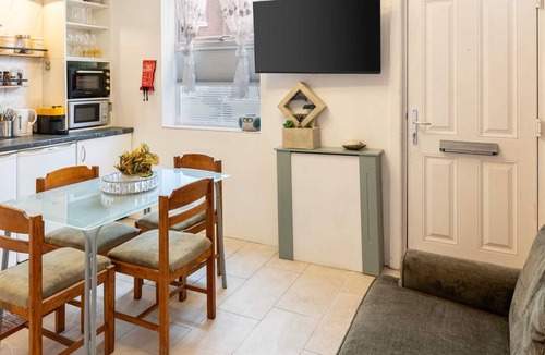 Clayton House | Host & Stay | City Aura