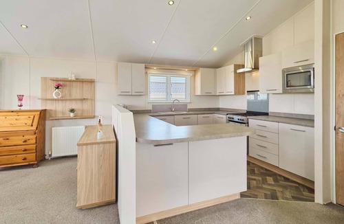 Leysdown-on-Sea Ski Chalet | Host & Stay | Clearwater Willerby Lodge