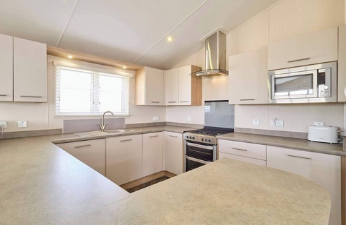 Leysdown-on-Sea Ski Chalet | Host & Stay | Clearwater Willerby Lodge