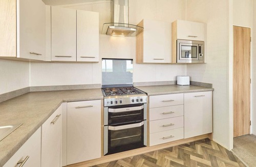 Leysdown-on-Sea Ski Chalet | Host & Stay | Clearwater Willerby Lodge