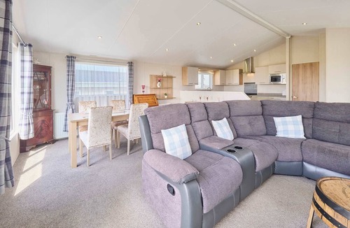 Leysdown-on-Sea Ski Chalet | Host & Stay | Clearwater Willerby Lodge