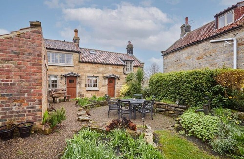 Fylingthorpe House | Host & Stay | Colcott Cottage