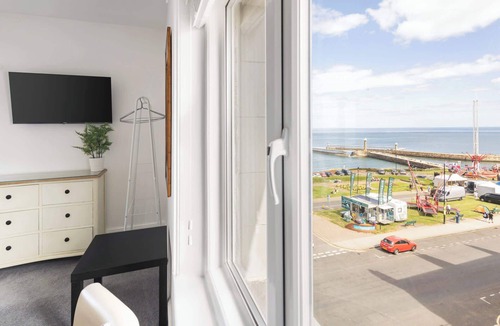 West Cliff Apartment | Host & Stay | Commondale at the Sandbeck