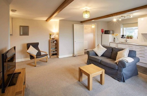 Flockton House | Host & Stay | Cosy Cottage