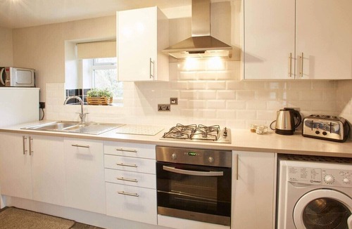 Flockton House | Host & Stay | Cosy Cottage