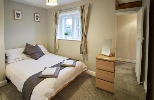 Flockton House | Host & Stay - Cosy Cottage