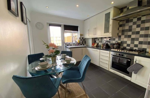 Milton Keynes House | Host & Stay | Cotman Close