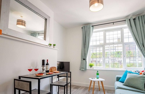 Caterham Apartment | Host & Stay | Croydon Road Dwelling