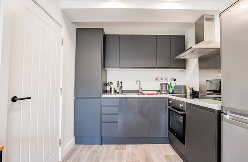 Caterham Apartment | Host & Stay | Croydon Road Apartment