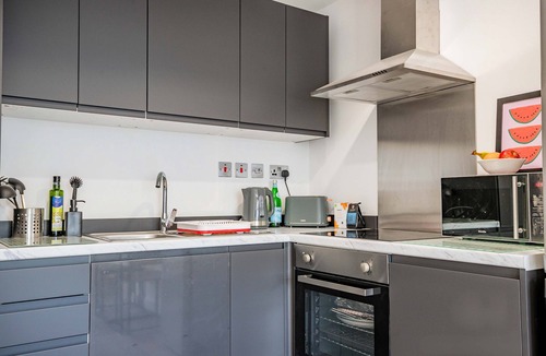 Caterham Apartment | Host & Stay | Croydon Road Apartment