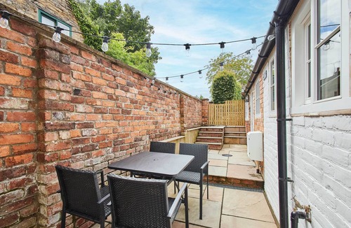 Thornton Dale House | Host & Stay | Damson Cottage