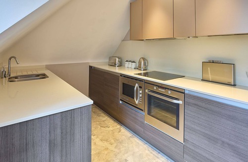 Barnt Green Apartment | Host & Stay | Danford Court