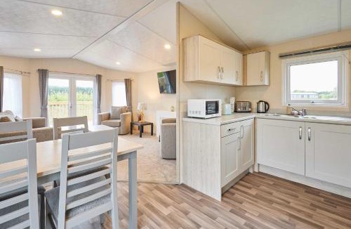 Pickering Ski Chalet | Host & Stay - Deer View Lodge