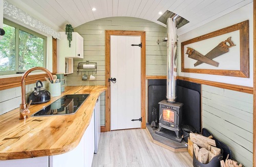 Bideford Cabin | Host & Stay | Dipple Farm Shepherds Hut