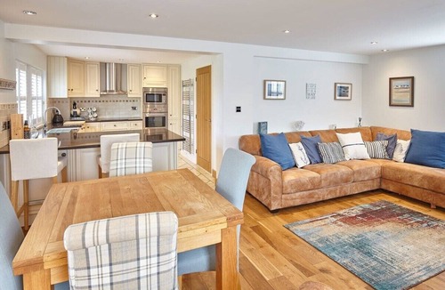 Newton by the Sea House | Host & Stay | Doray House