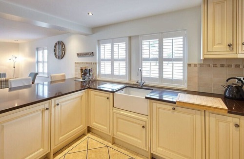 Newton by the Sea House | Host & Stay | Doray House