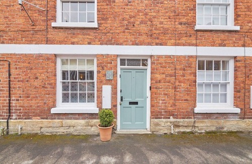 Kirkbymoorside House | Host & Stay | Dove Grey, 25 West End