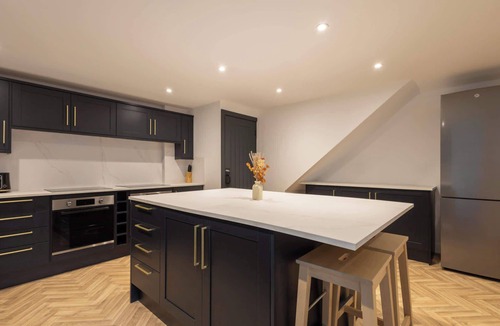 Harrogate House | Host & Stay | Dragon Parade