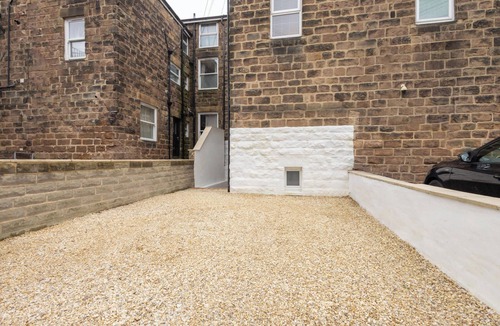 Harrogate House | Host & Stay | Dragon Parade