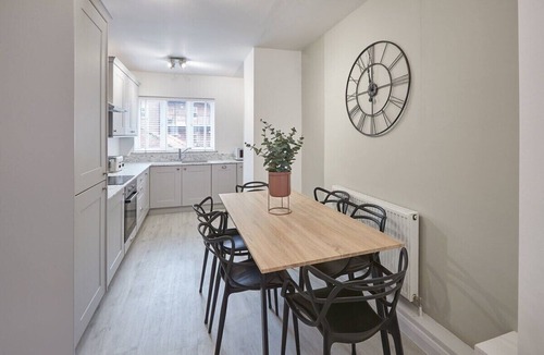 Whitby Apartment | Host & Stay | Endeavour I