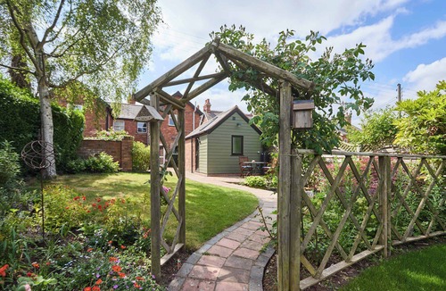 Waresley Apartment | Host & Stay | Garden Studio