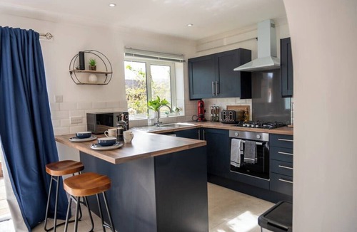 Great Linford House | Host & Stay | Glazier Drive